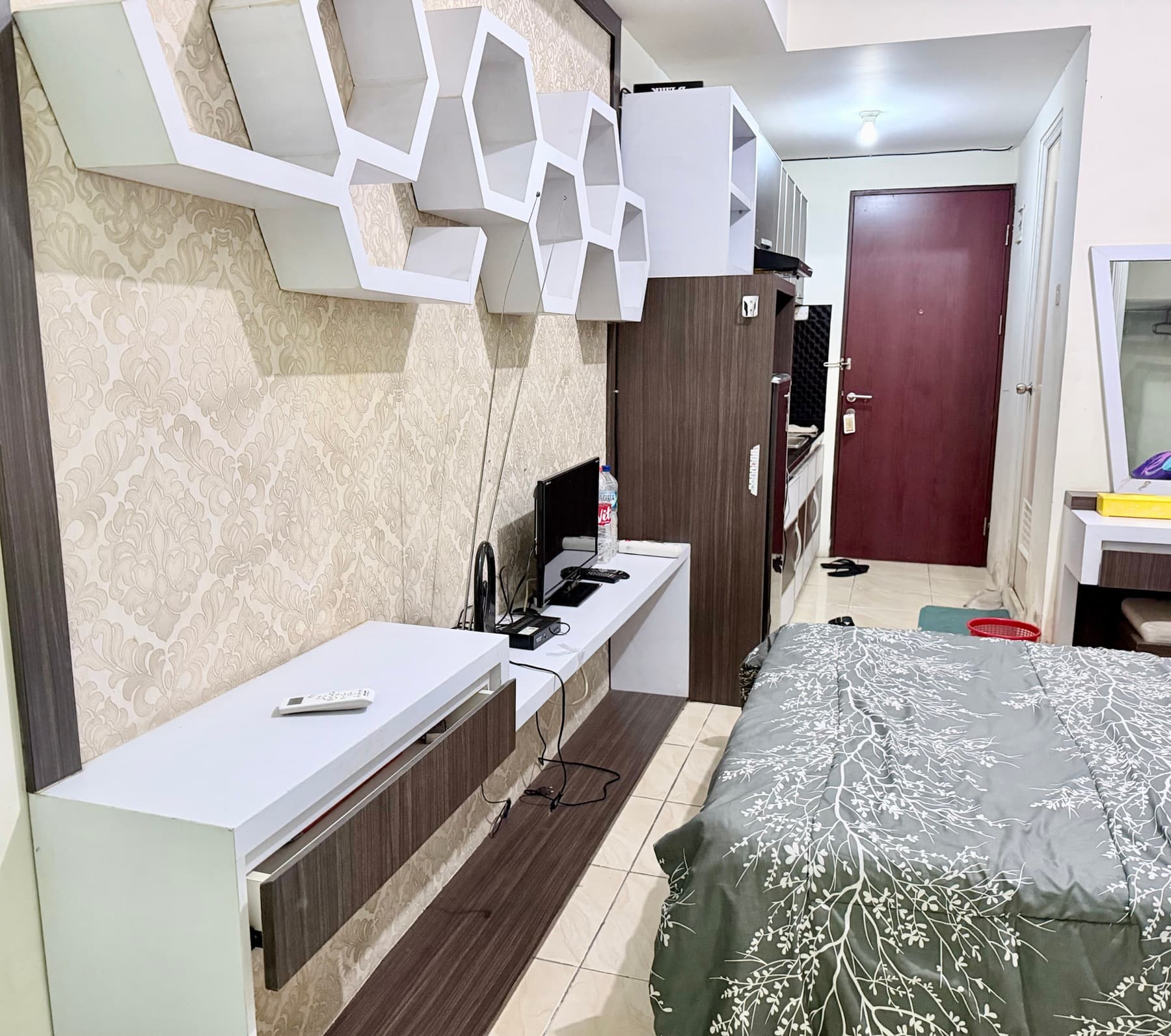 Detail interior kamar Studio Plus ByBee Bandung — area 2.