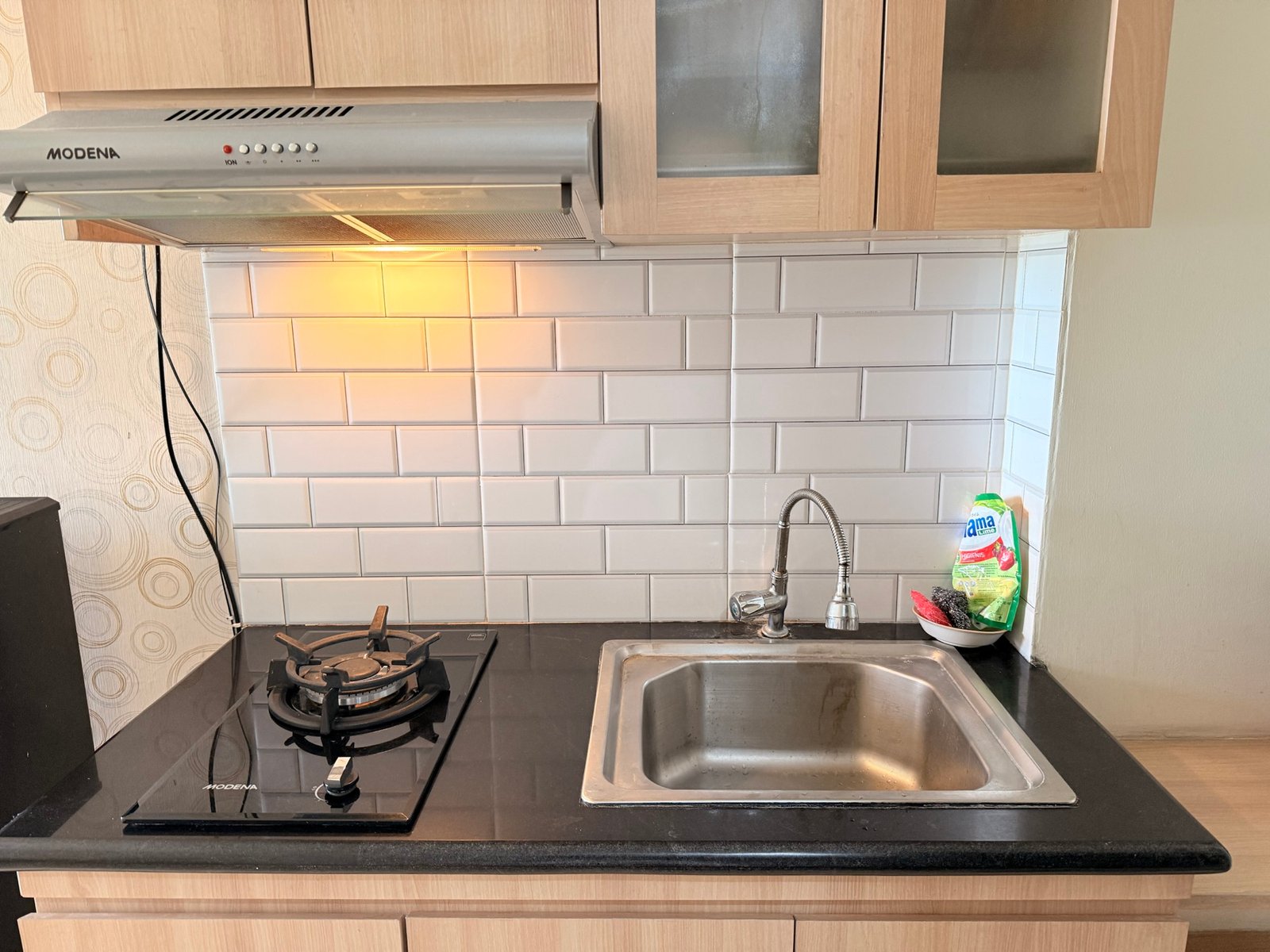 Studio ByBee - kamar tidur dengan Smart TV Netflix